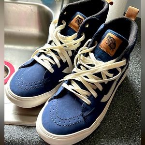 Women’s size 9 high top MTE vans. These are water resistant.